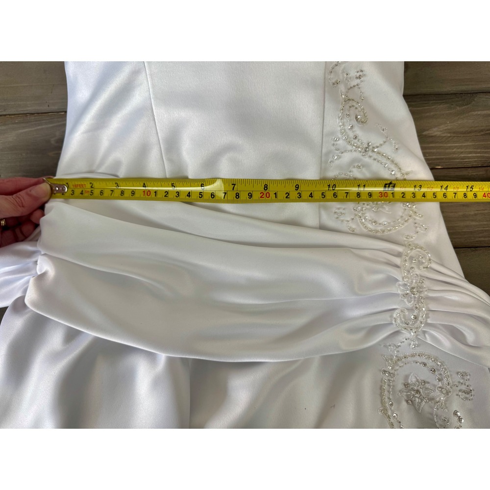 strapless satin white wedding gown from Essense of Australia with beading Size 8 - Picture 14 of 16